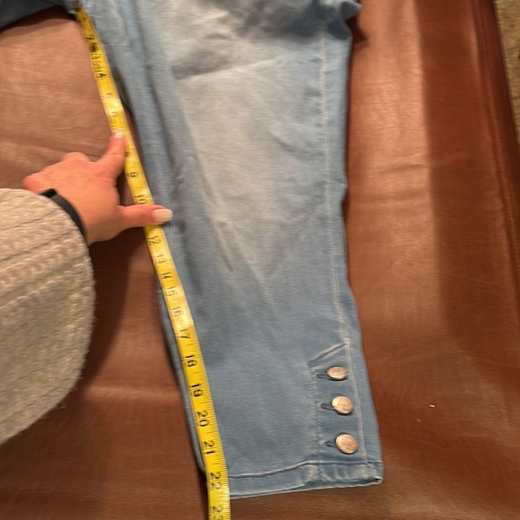 Melissa McCarthy seven jeans. Light denim. Soft material. Size 22. Worn once. - Picture 9 of 9